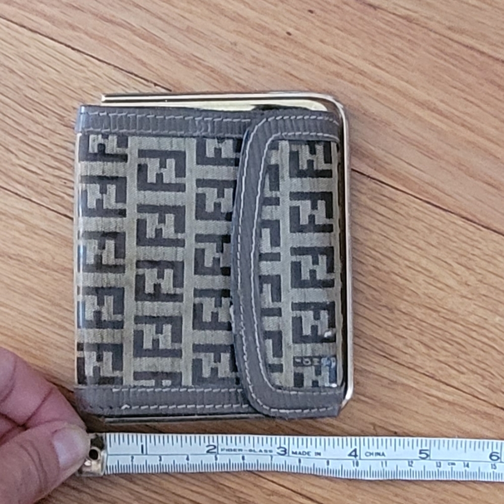FENDI LOGO VINTAGE RARE WALLET - Picture 5 of 8
